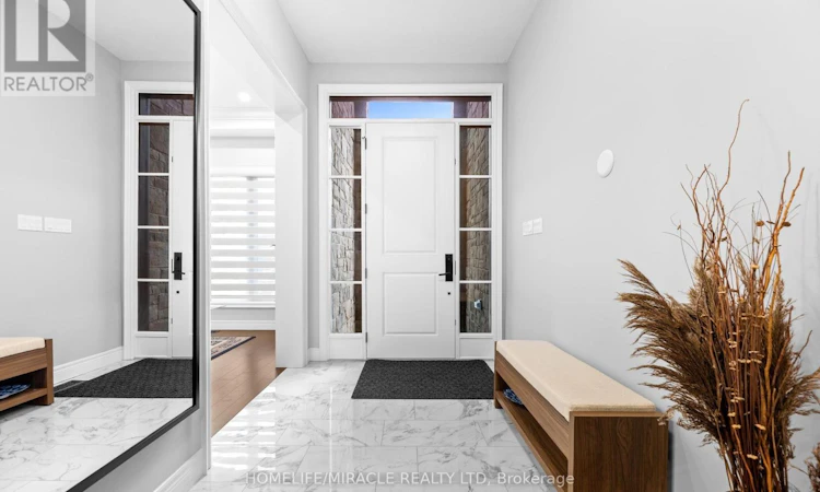 147 Ambrous Crescent W