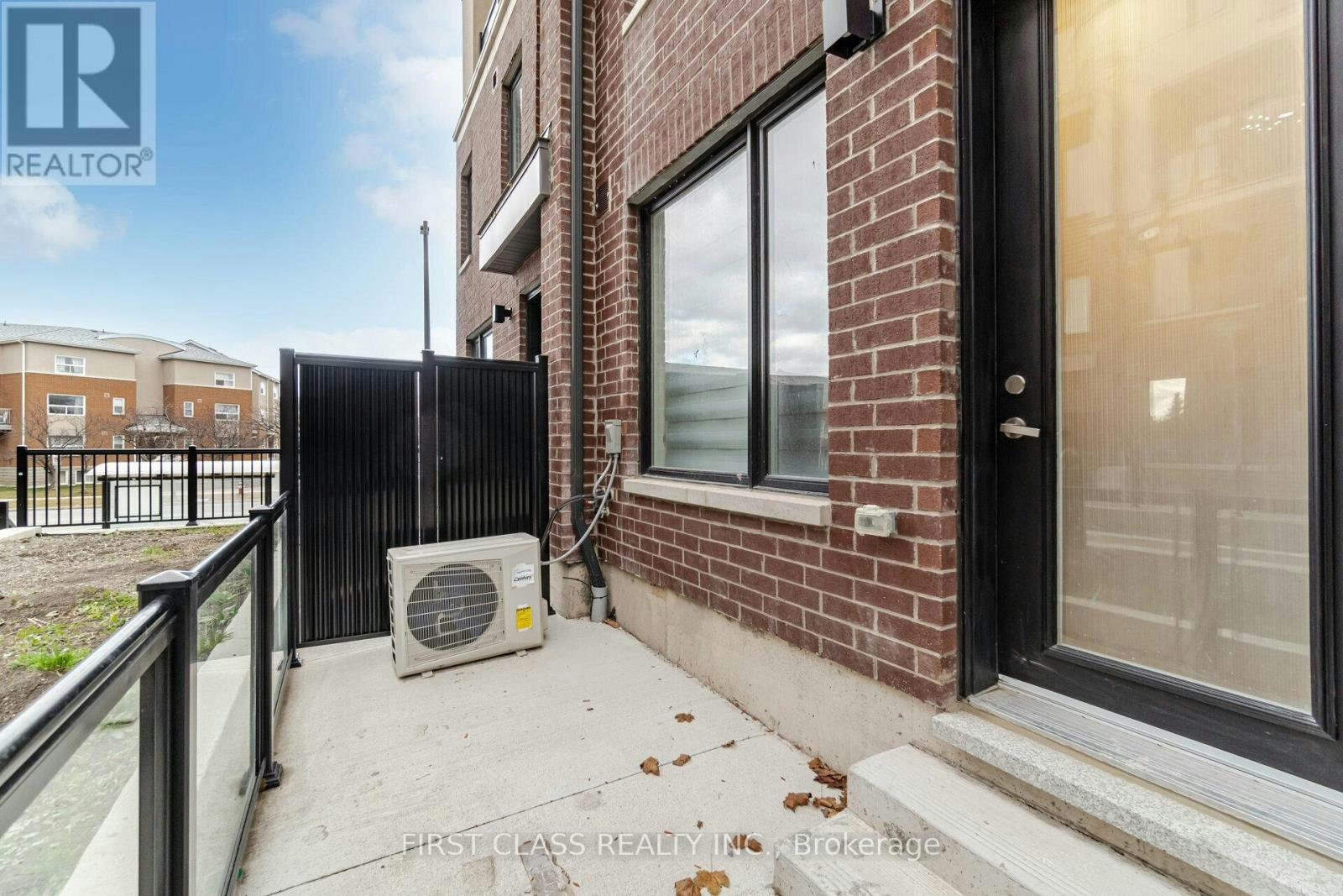 30-3405 Ridgeway Drive, Mississauga, ON, L5L 5T3 - 3