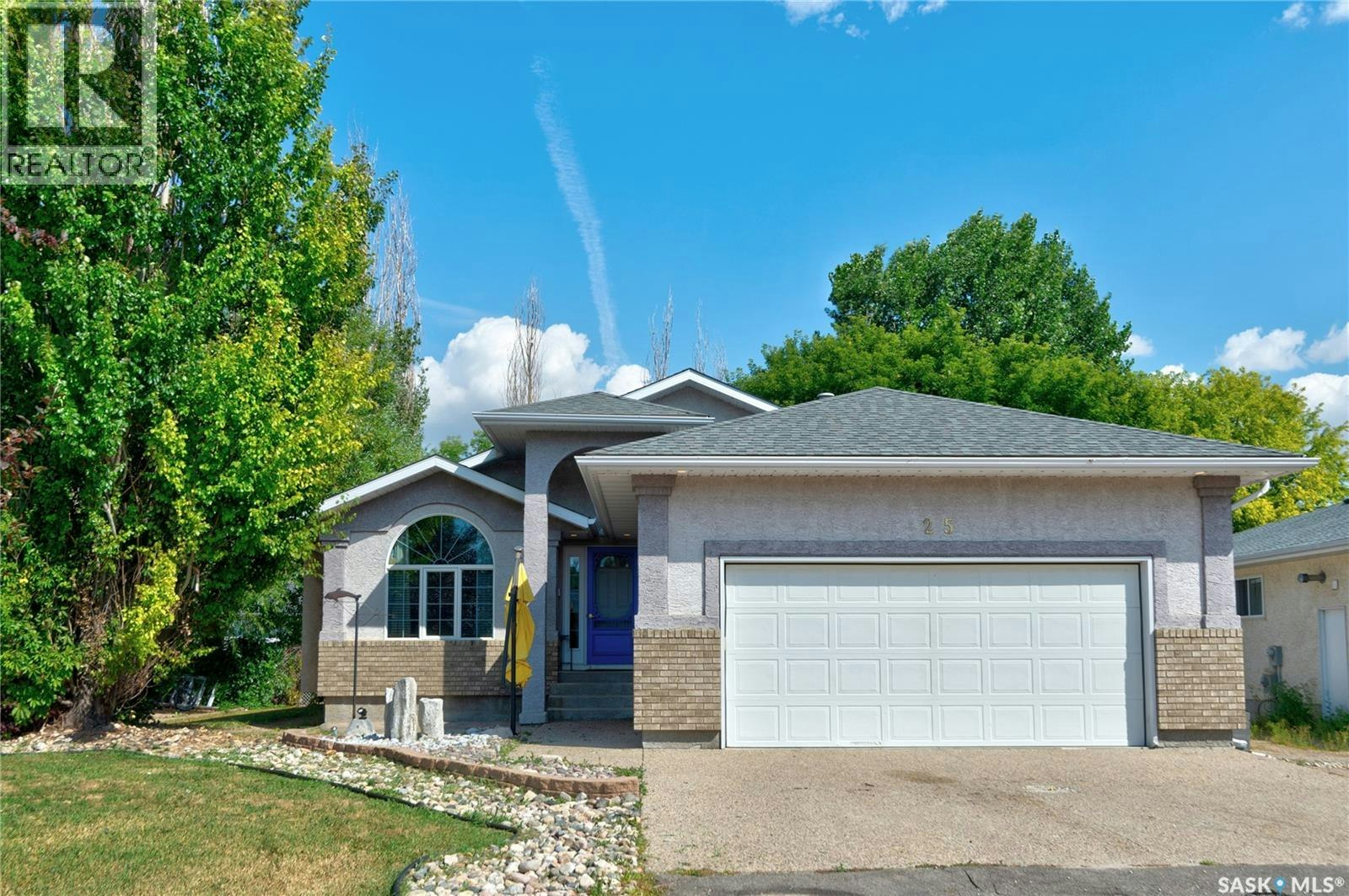 25 Elm Bay, Lumsden, SK, S0G 3C0