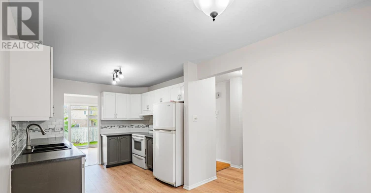 182 Windhurst Drive, Ottawa, ON, K2G 6J4 - 4