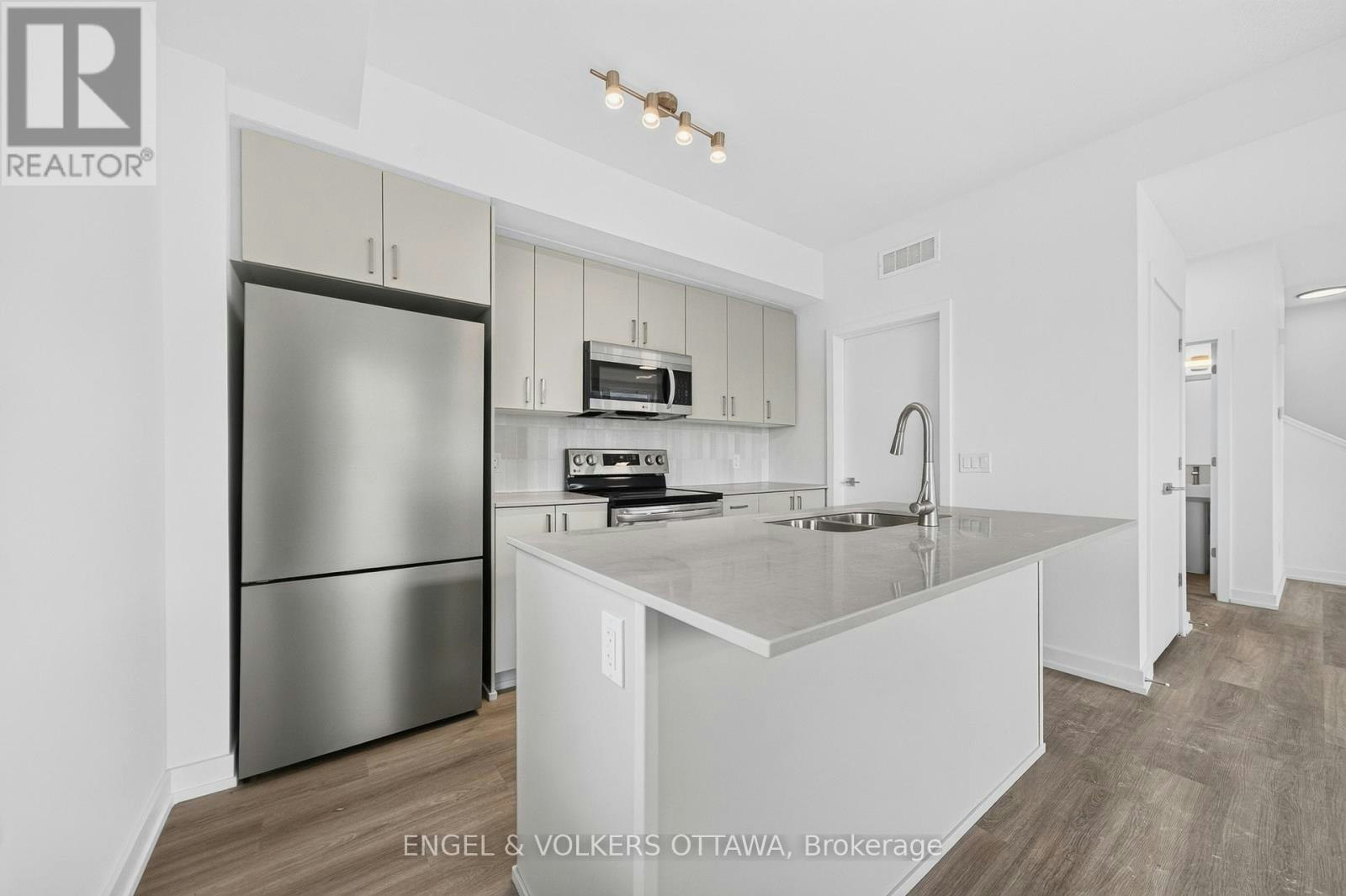 227 Stardust Private, Ottawa, ON, K1T 3W6 - 11
