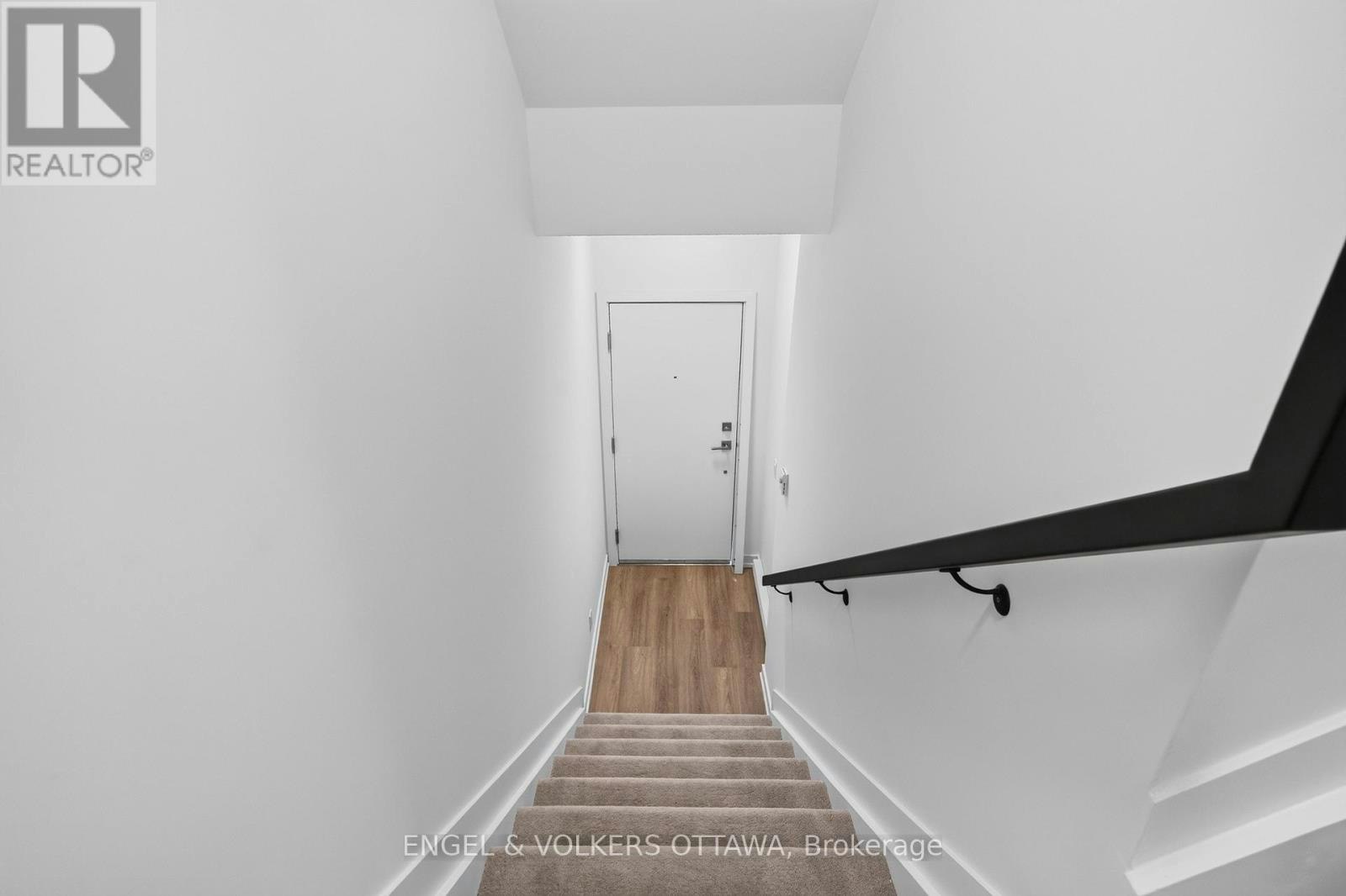 227 Stardust Private, Ottawa, ON, K1T 3W6 - 2