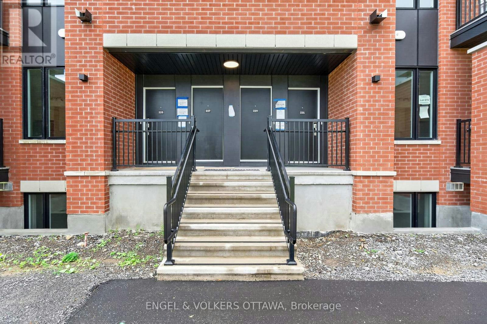 225 Stardust Private, Ottawa, ON, K1T 3W6 - 27