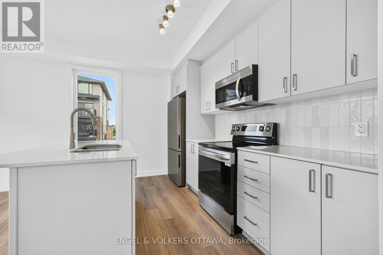225 Stardust Private, Ottawa, ON, K1T 3W6 - 11