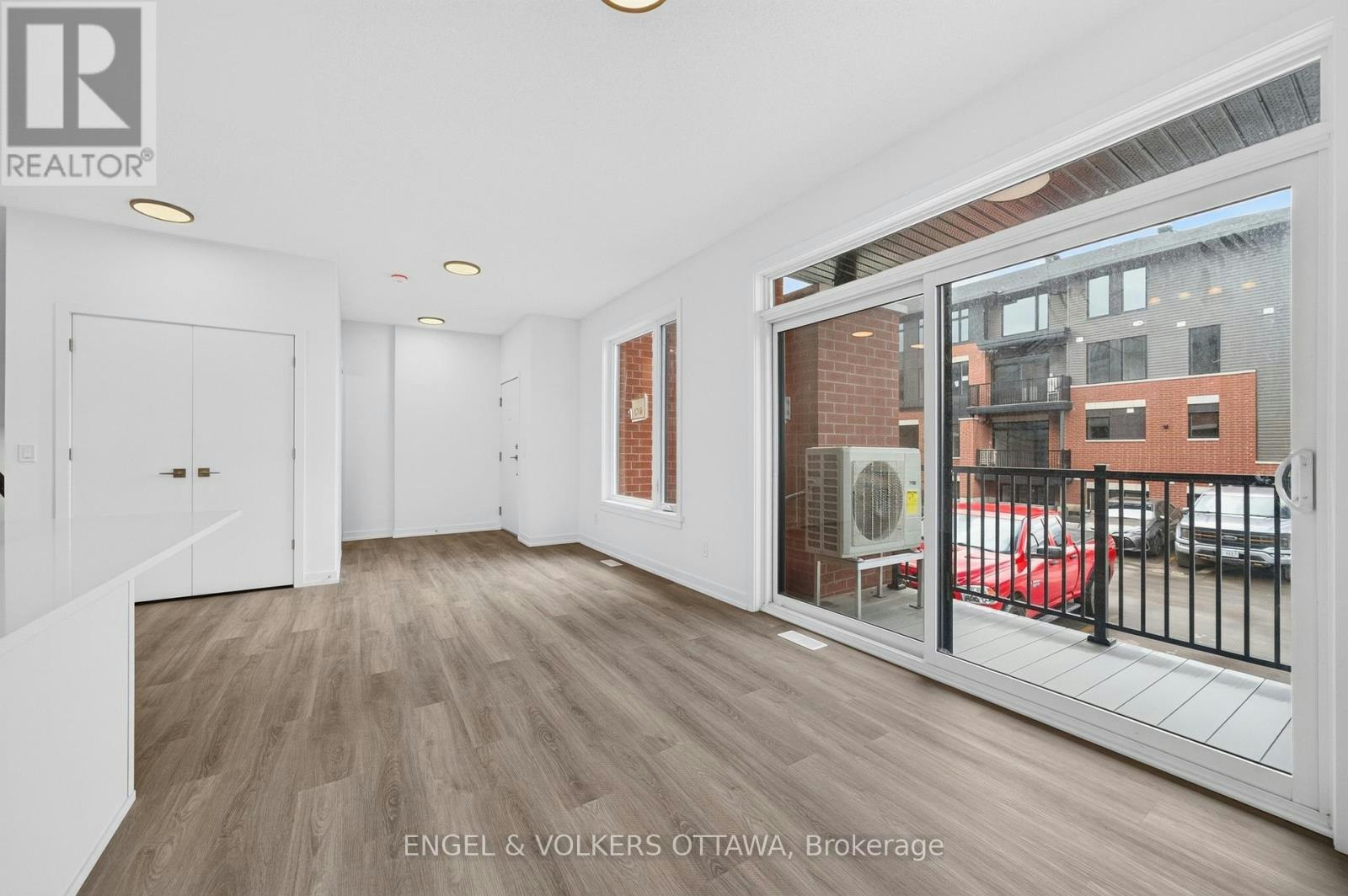 225 Stardust Private, Ottawa, ON, K1T 3W6 - 5