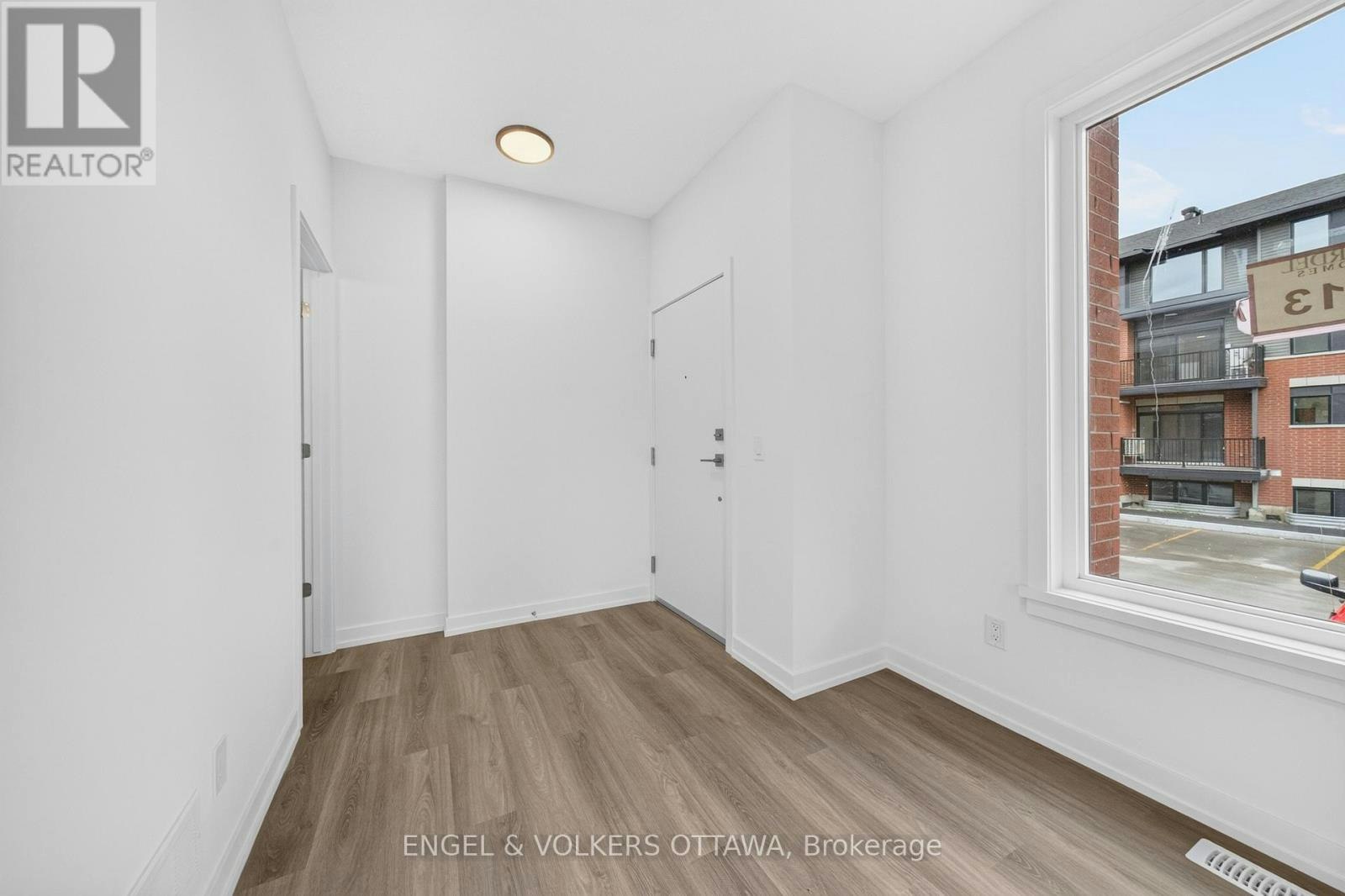 225 Stardust Private, Ottawa, ON, K1T 3W6 - 2