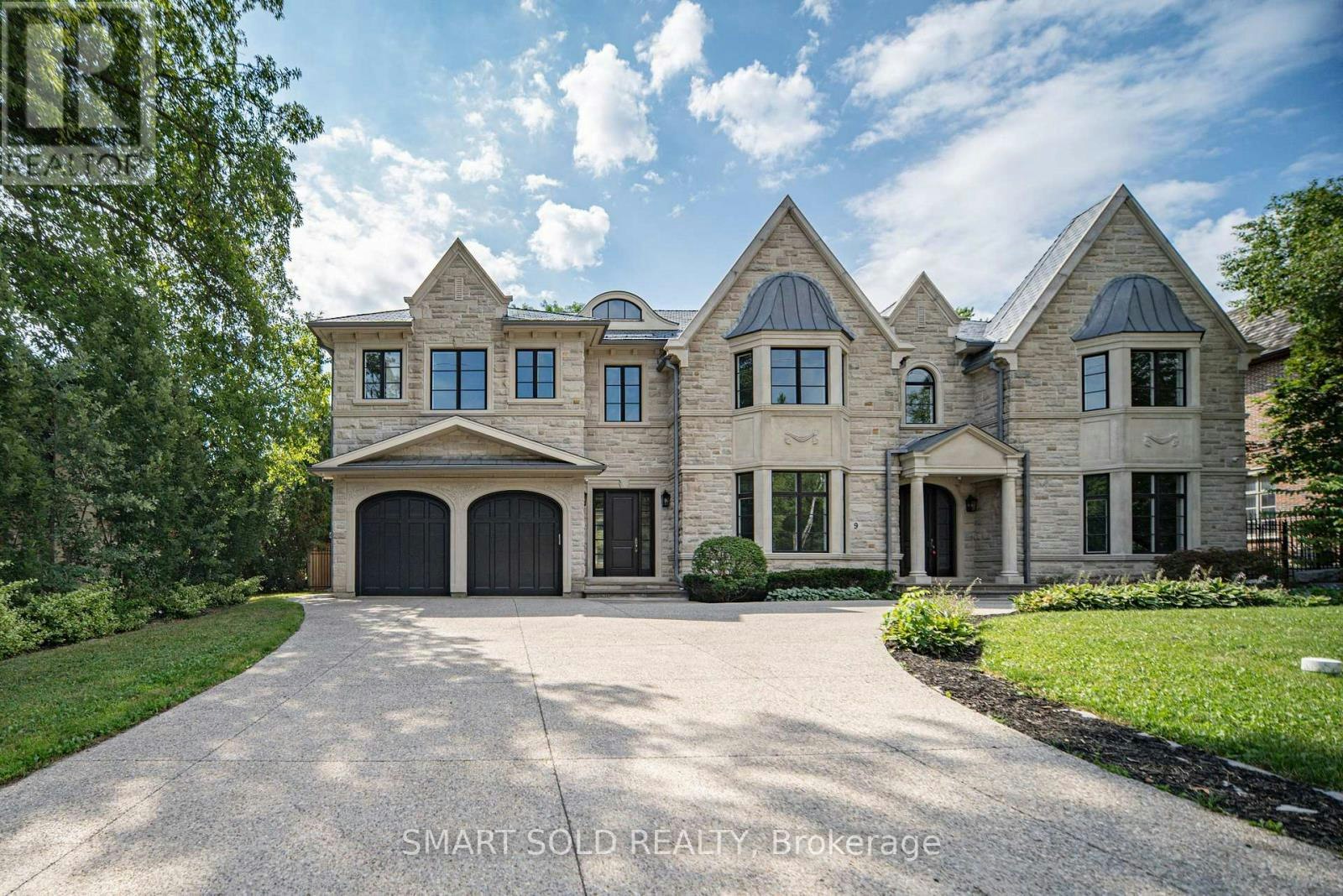 9 Saintfield Avenue, Toronto, ON, M3C 2M5