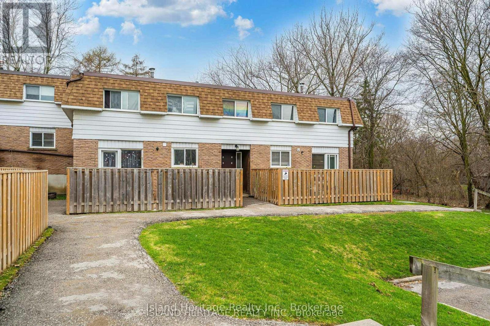 3-730 Cedar Street, Oshawa, ON, L1H 4M6