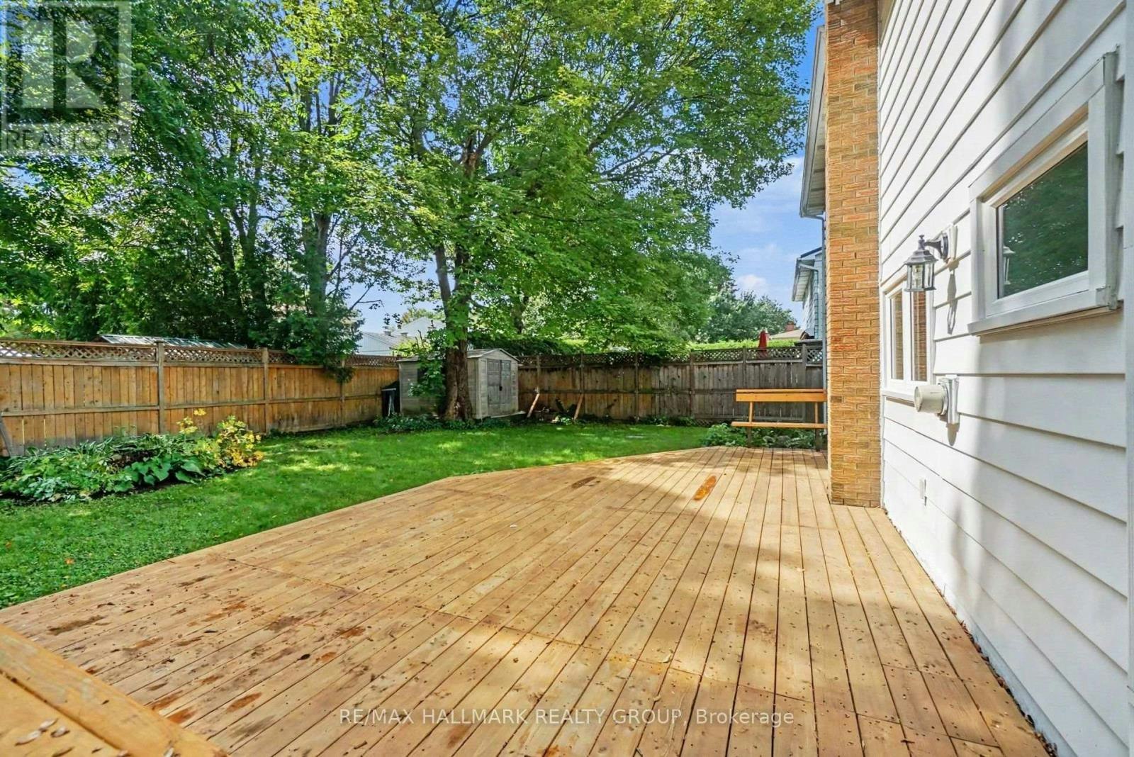 10 Woodview Crescent, Ottawa, ON, K1B 3A9 - 28