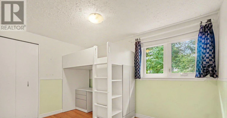 10 Woodview Crescent, Ottawa, ON, K1B 3A9 - 22