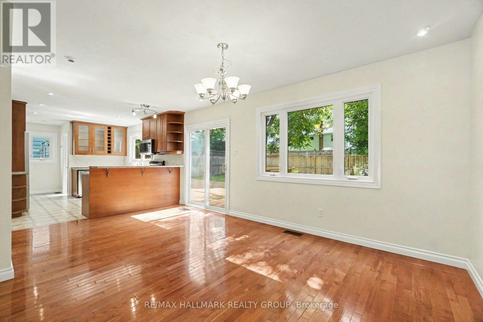 10 Woodview Crescent, Ottawa, ON, K1B 3A9 - 10