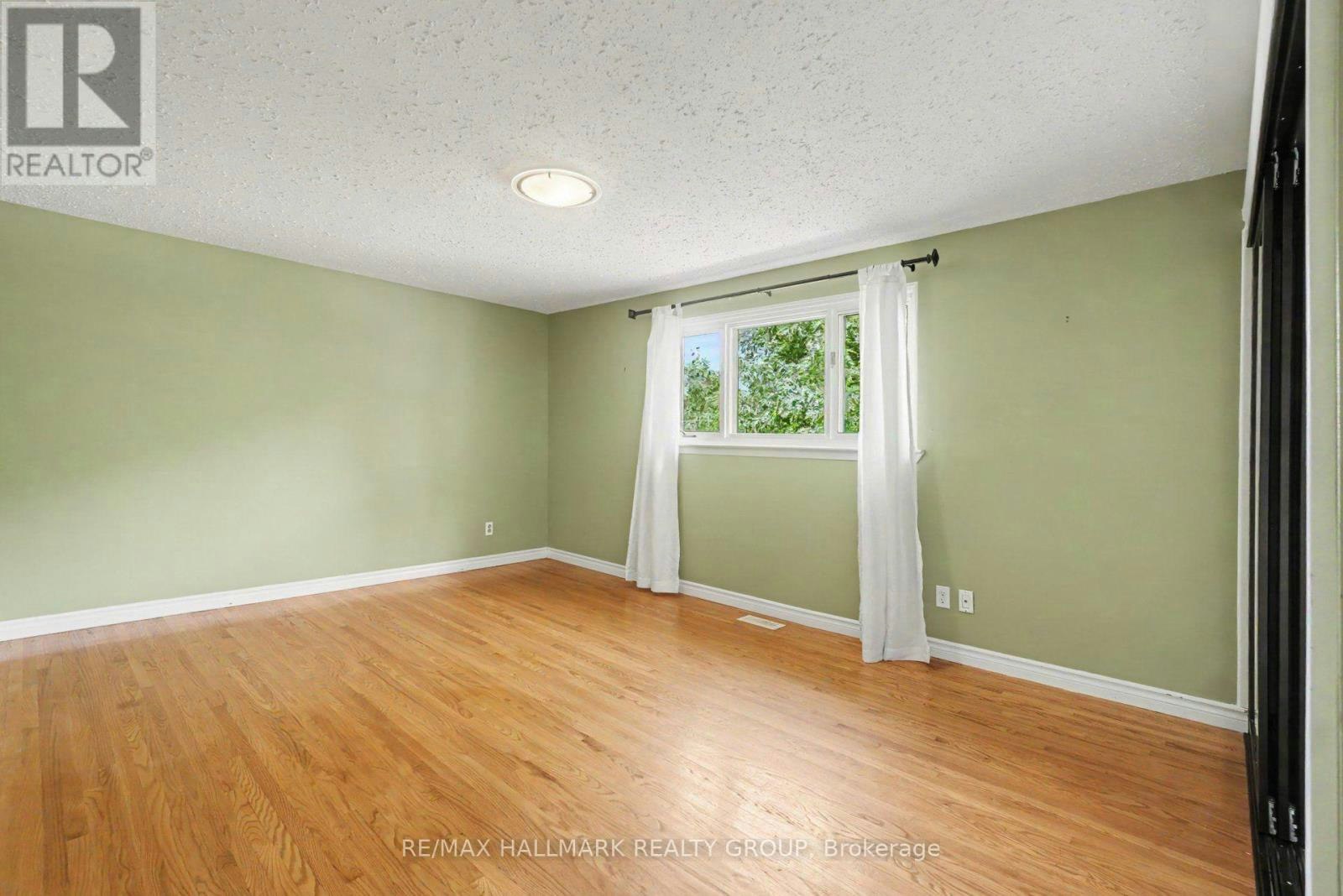 10 Woodview Crescent, Ottawa, ON, K1B 3A9 - 14