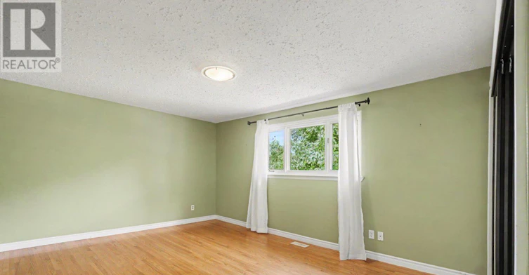 10 Woodview Crescent, Ottawa, ON, K1B 3A9 - 14
