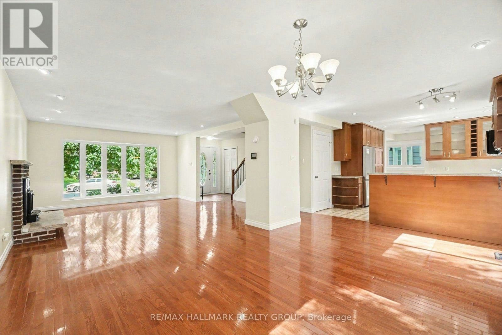 10 Woodview Crescent, Ottawa, ON, K1B 3A9 - 9