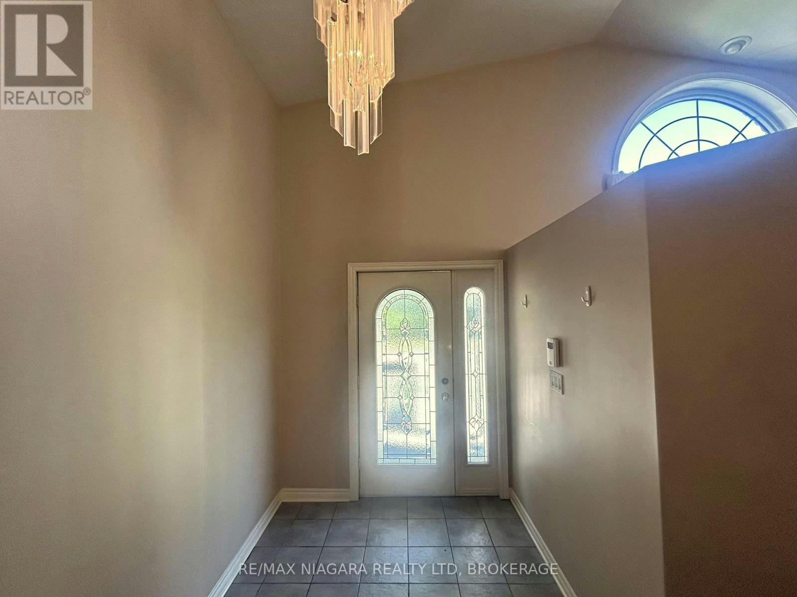MAIN FLOOR-11 Ursula Avenue, St. Catharines, ON, L2T 1S9 - 4