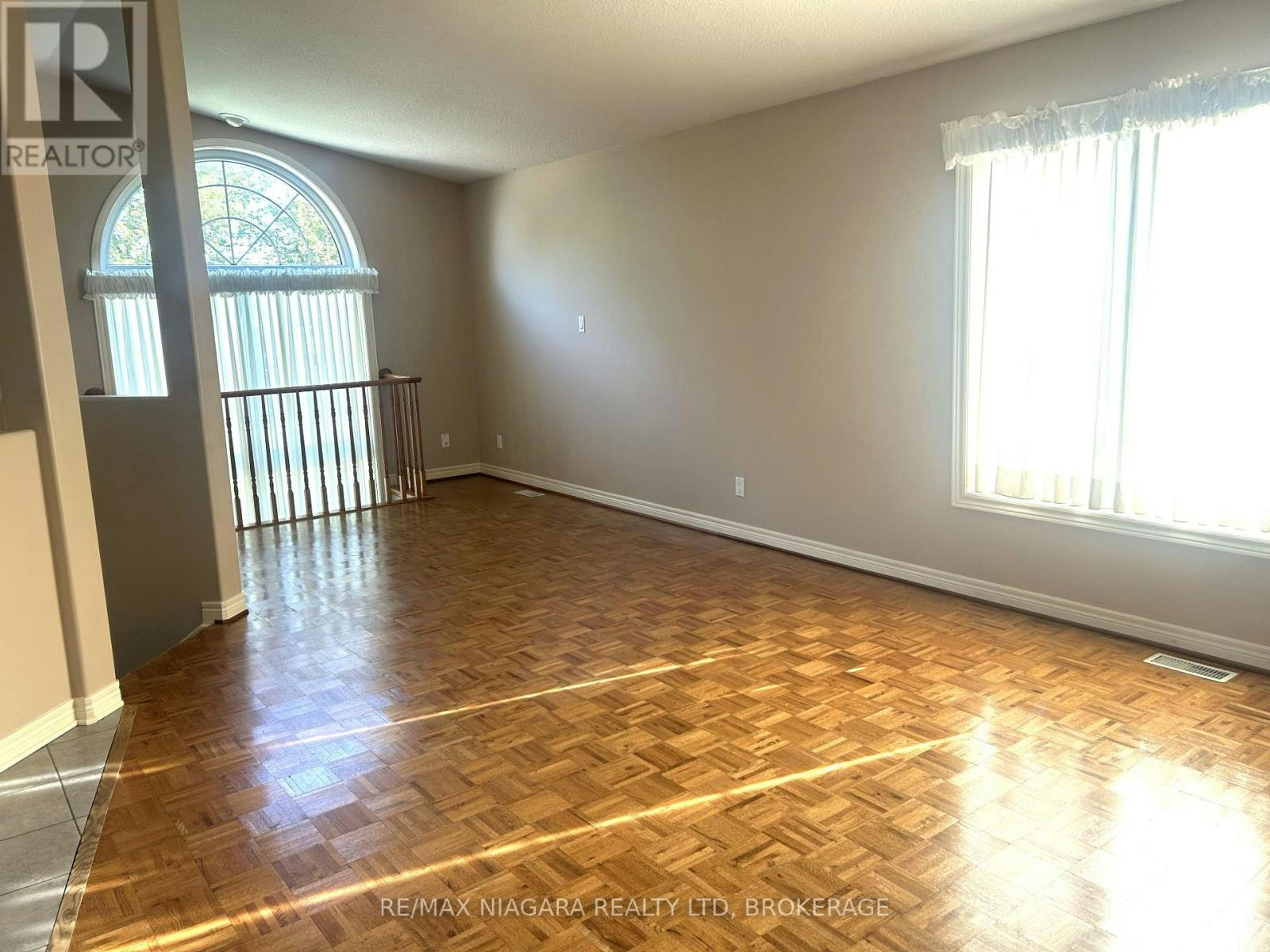 MAIN FLOOR-11 Ursula Avenue, St. Catharines, ON, L2T 1S9 - 6
