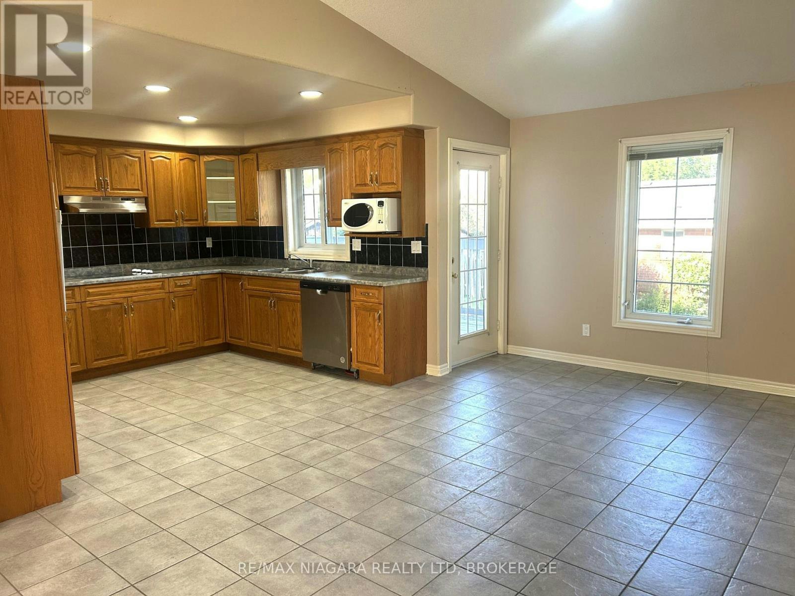 MAIN FLOOR-11 Ursula Avenue, St. Catharines, ON, L2T 1S9 - 7
