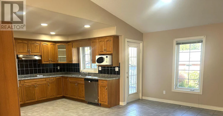 MAIN FLOOR-11 Ursula Avenue, St. Catharines, ON, L2T 1S9 - 7