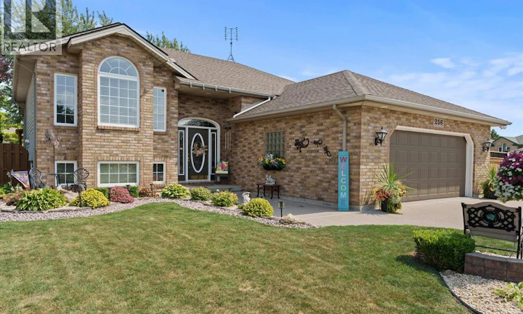 256 Ashwood