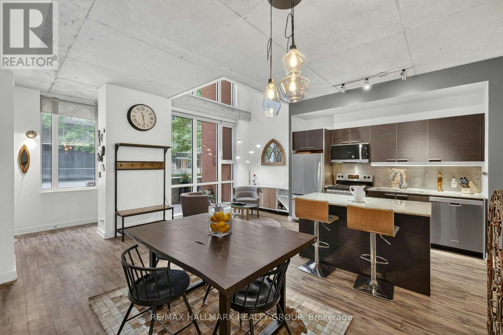 353 Mcleod Street, Ottawa, ON, K2P 1A2