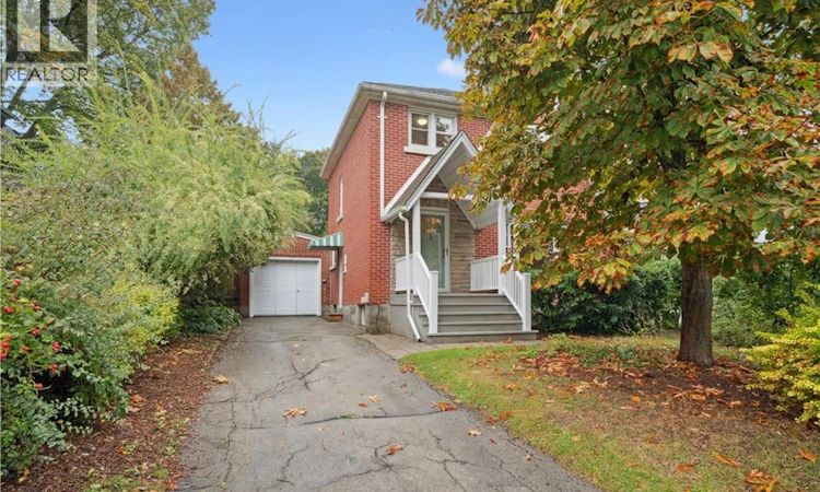 103 Dunbar Road S