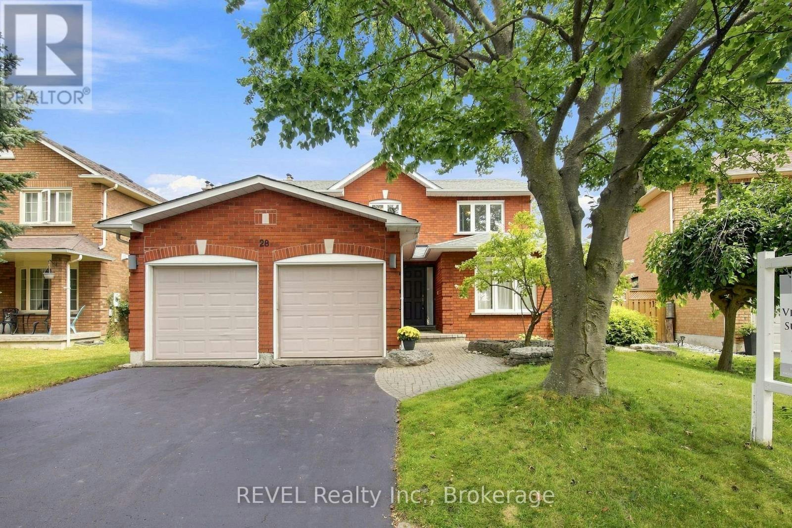 28 Falstaff Crescent, Whitby, ON, L1R 1W3