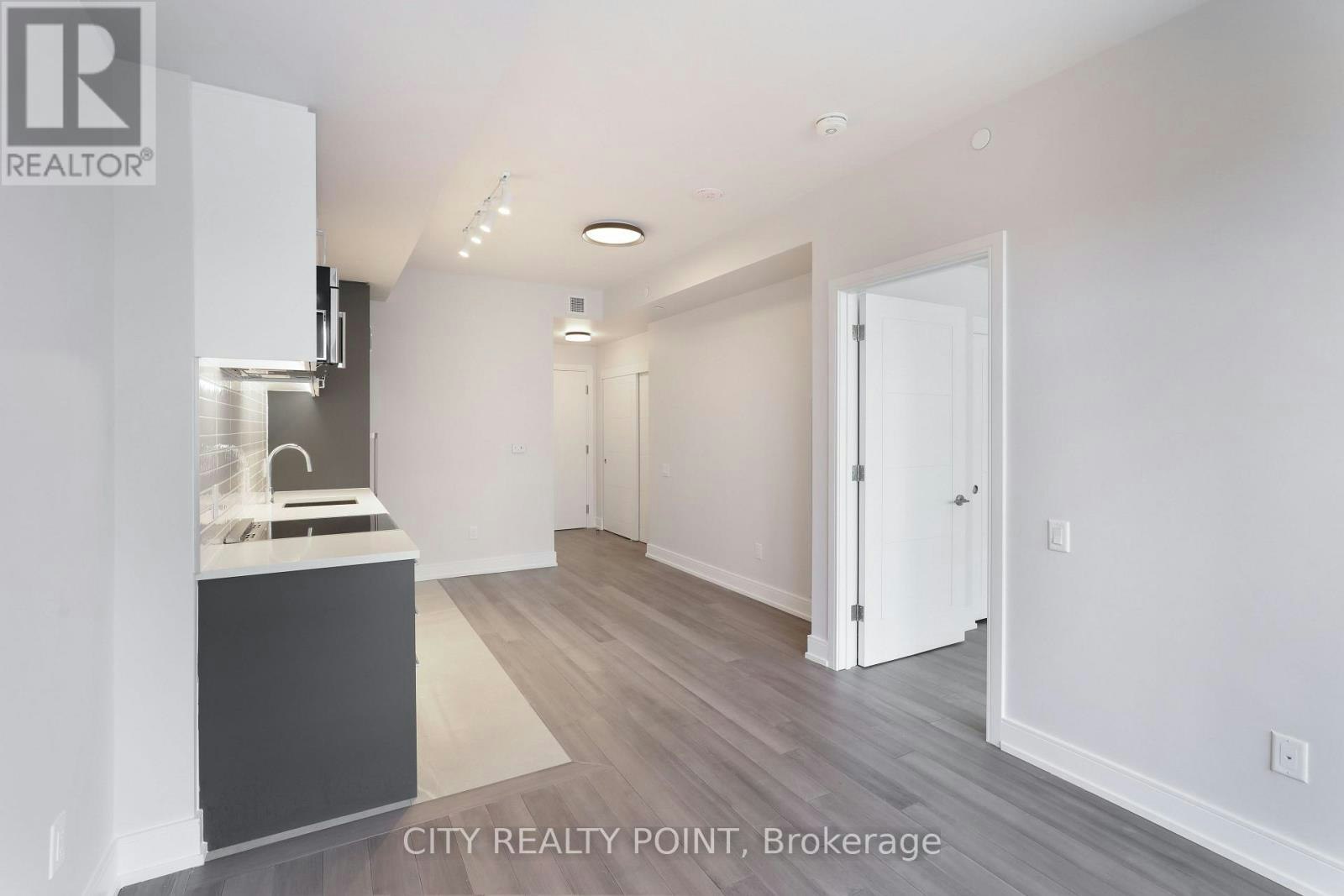 1105-2525 Bathurst Street, Toronto, ON, M6B 2Y9 - 2