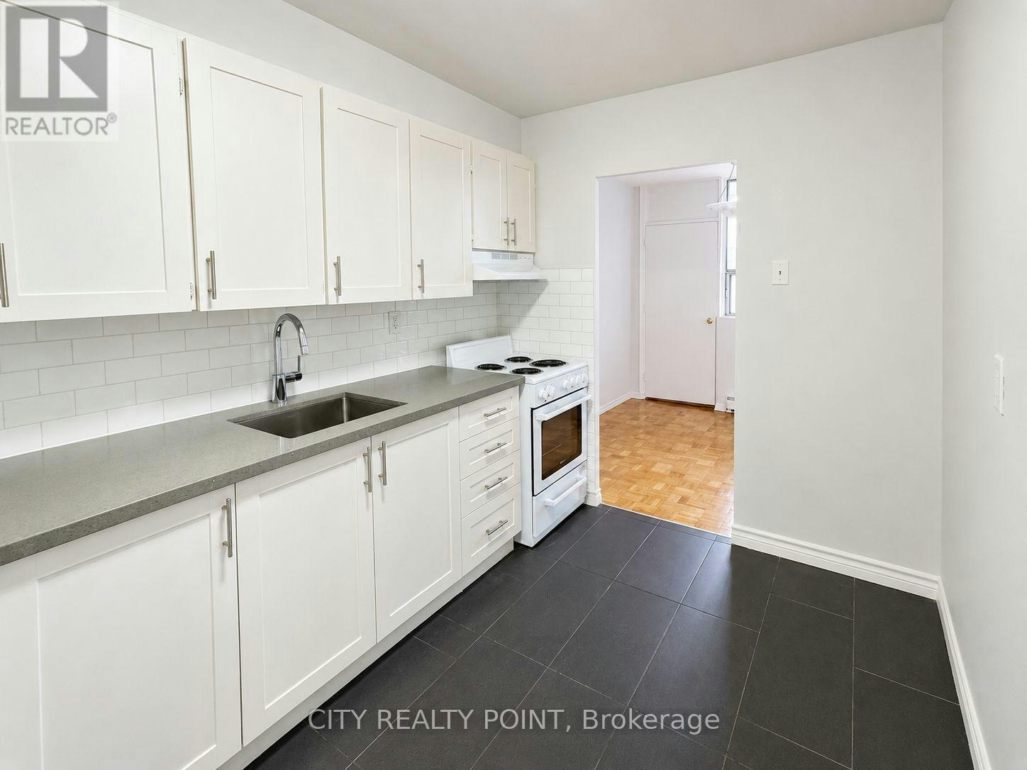 701-525 Eglinton Avenue E, Toronto, ON, M4P 2P6 - 2