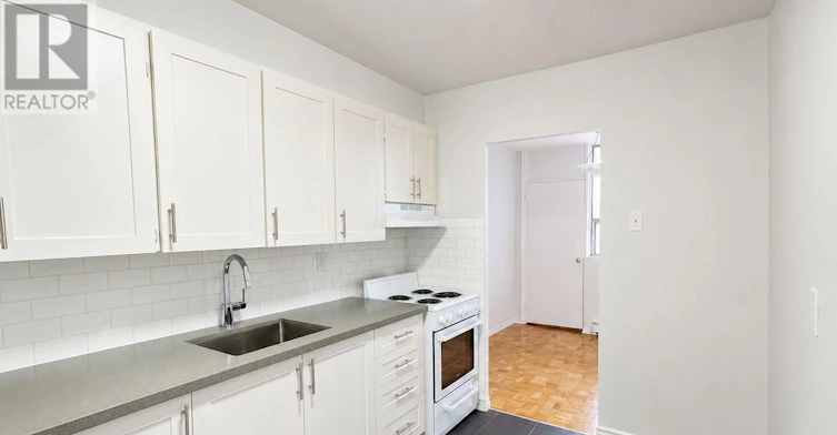 701-525 Eglinton Avenue E, Toronto, ON, M4P 2P6 - 2