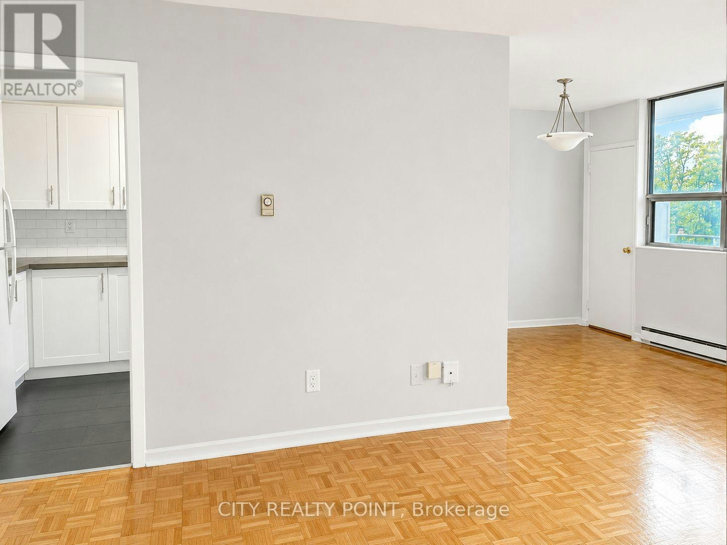 701-525 Eglinton Avenue E, Toronto, ON, M4P 2P6 - 3