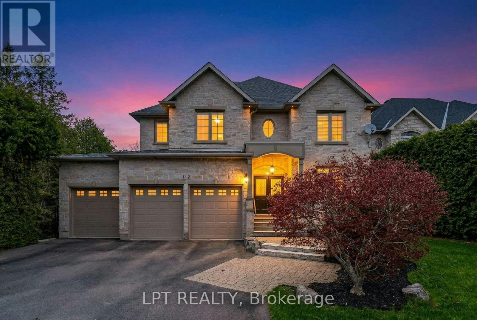 112 Tyler Street, Aurora, ON, L4G 2N3