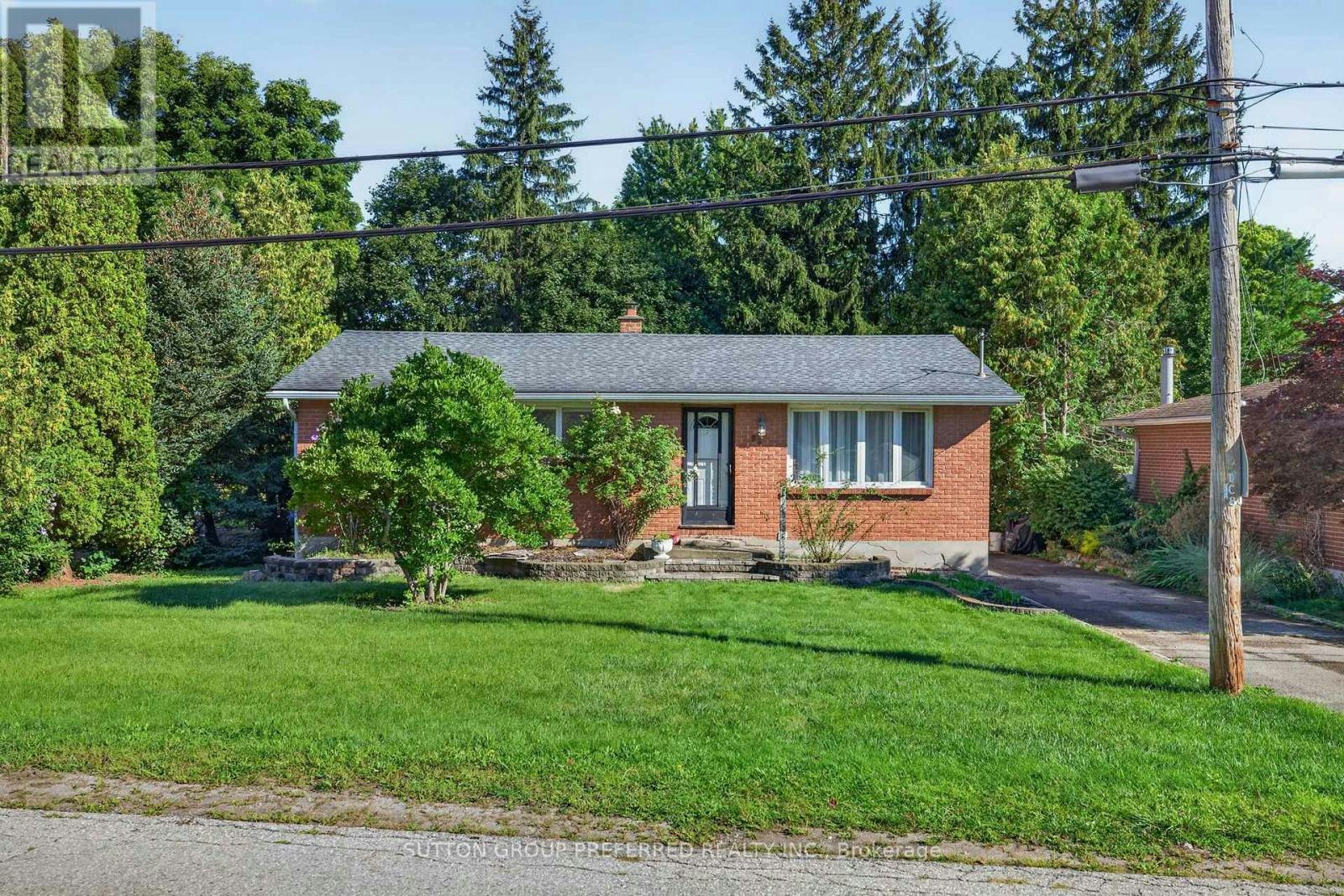 98 Queen Street, Thames Centre, ON, N0L 1G2