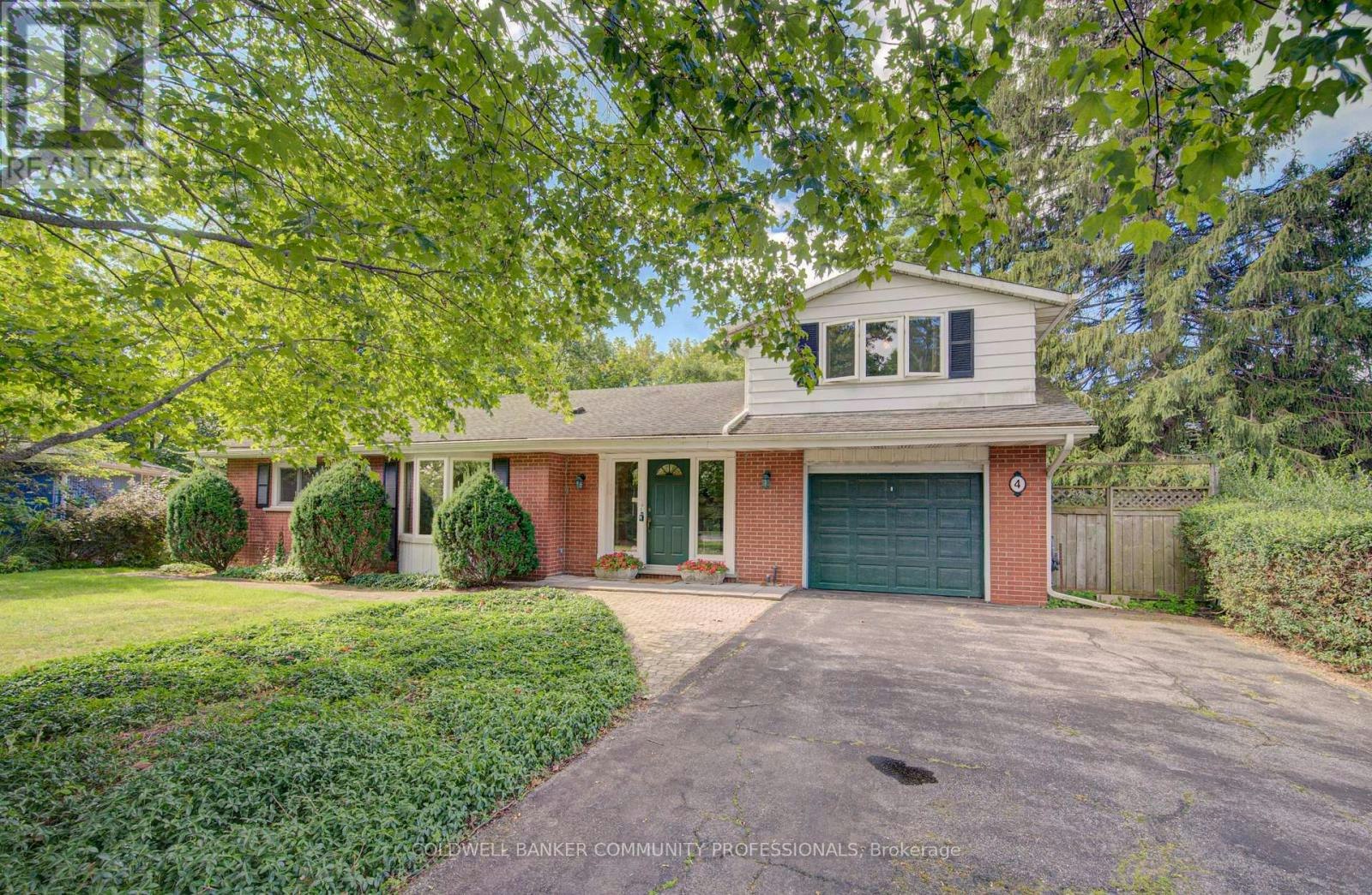 4 Mayfair Court, Hamilton, ON, L9H 3P2