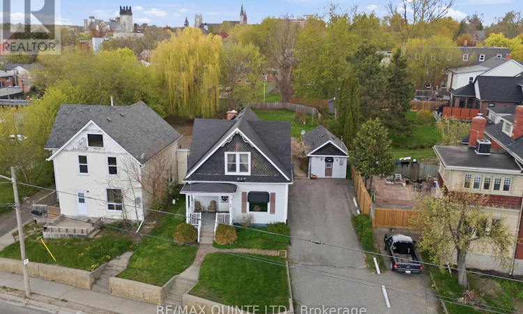 94 Dundas Street E