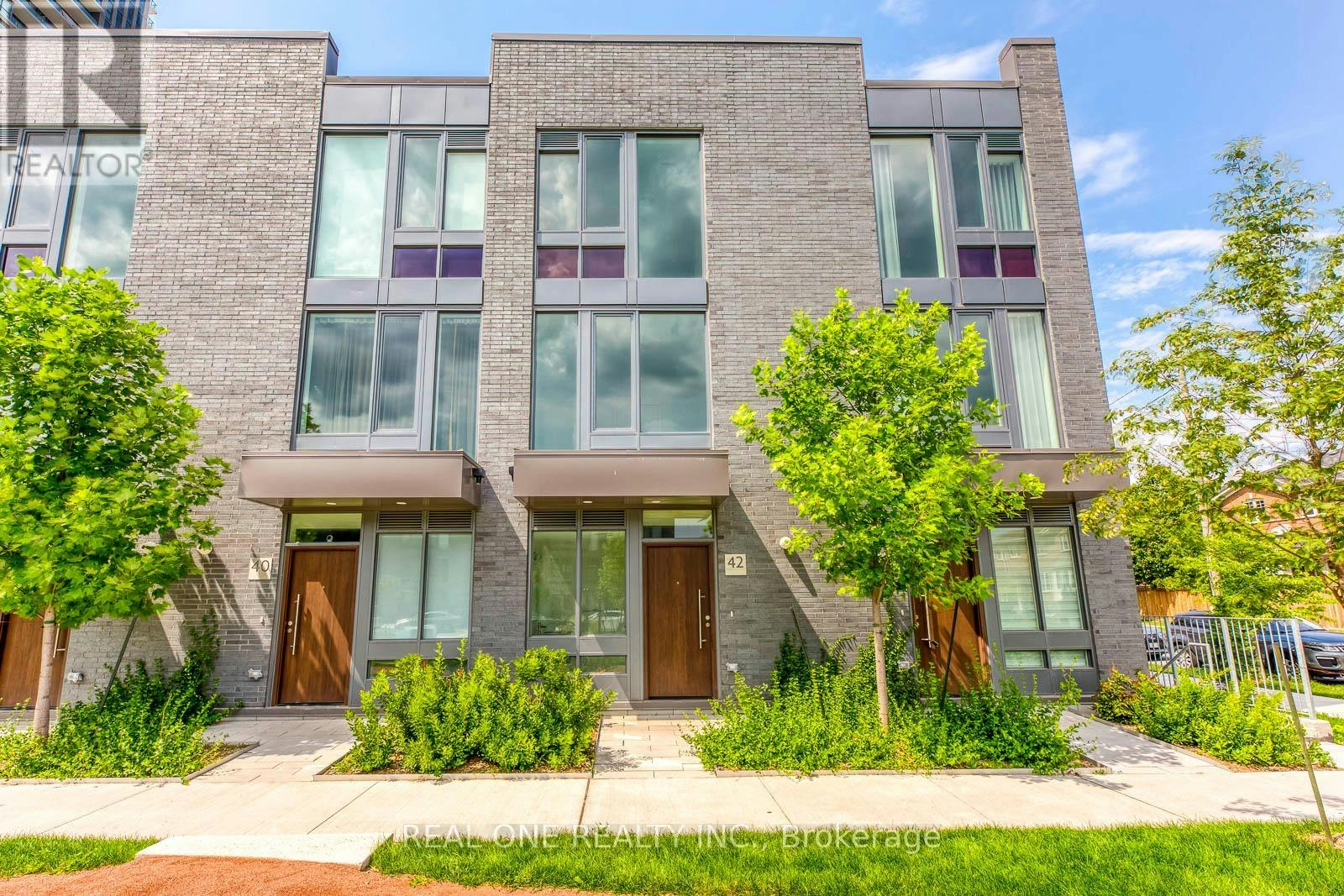 42 Sonic Way, Toronto, ON, M3C 0P3