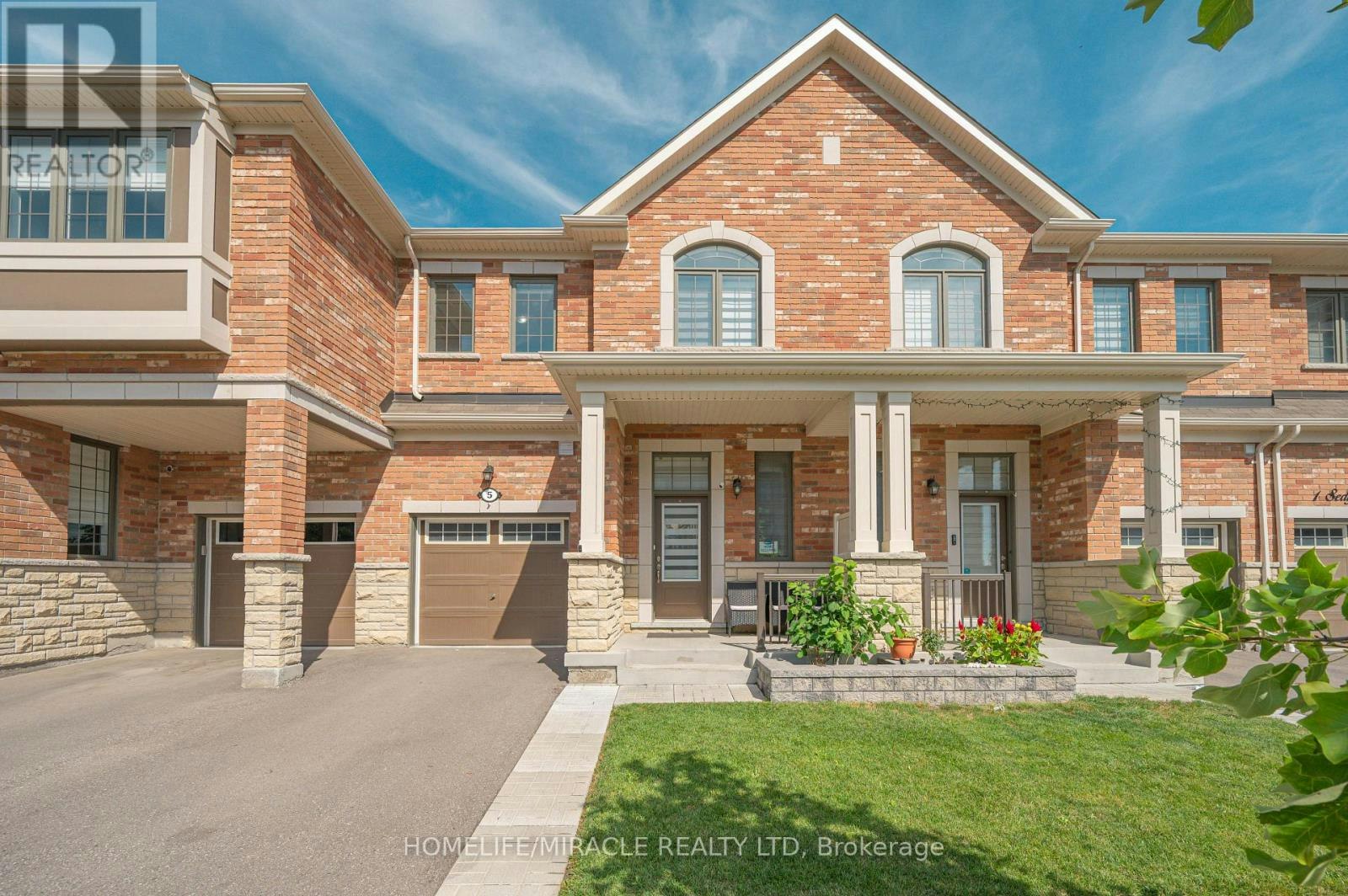 5 Sedgemoor Street, Whitby, ON, L1P 0M3