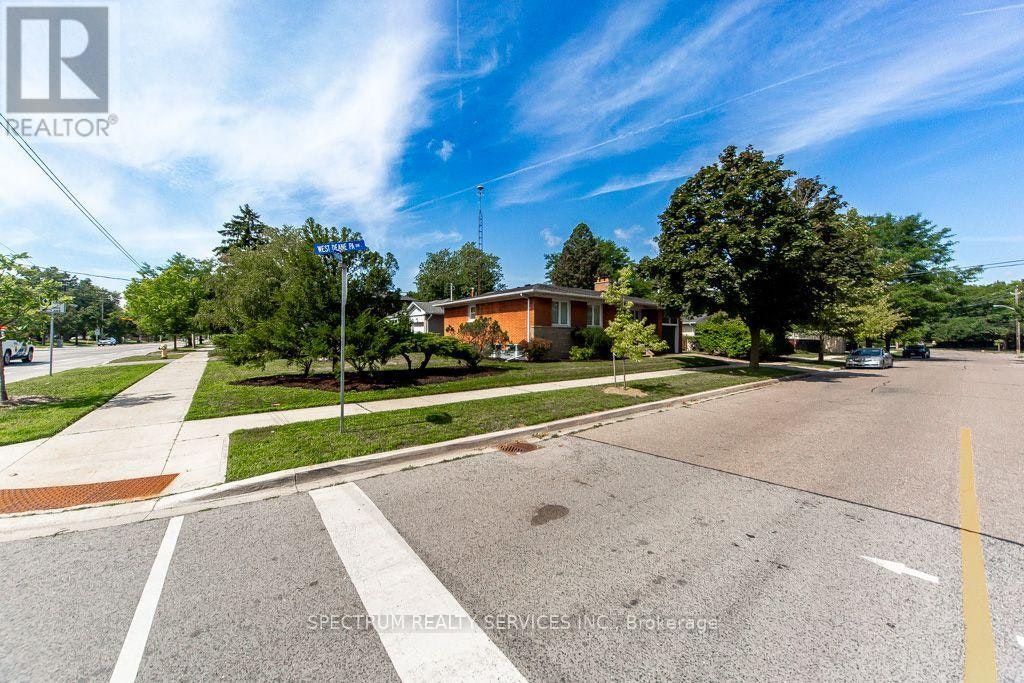 131 Deane Park Drive WEST, Toronto, ON, M9B 2S6