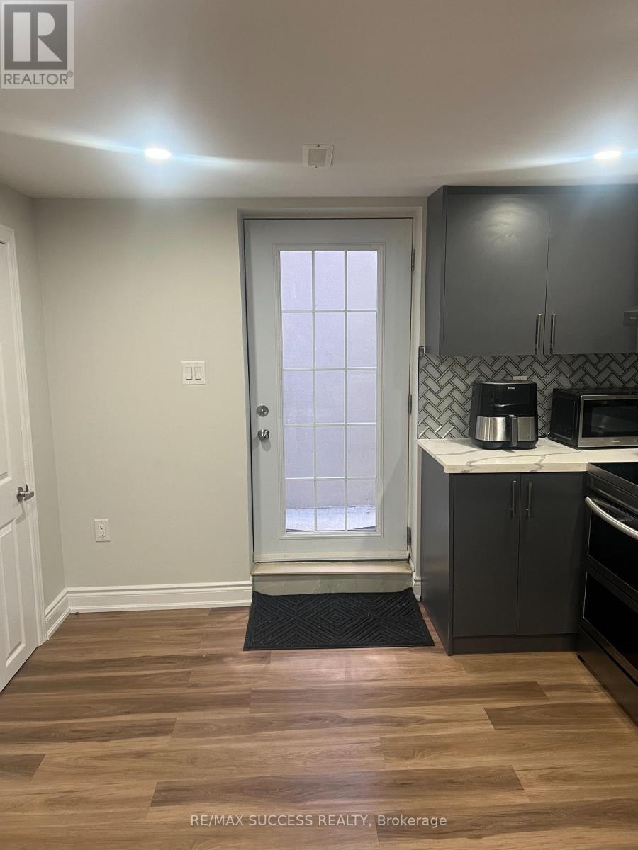 BASEMENT-583 Tedwyn Drive, Mississauga, ON, L5A 1K1 - 4