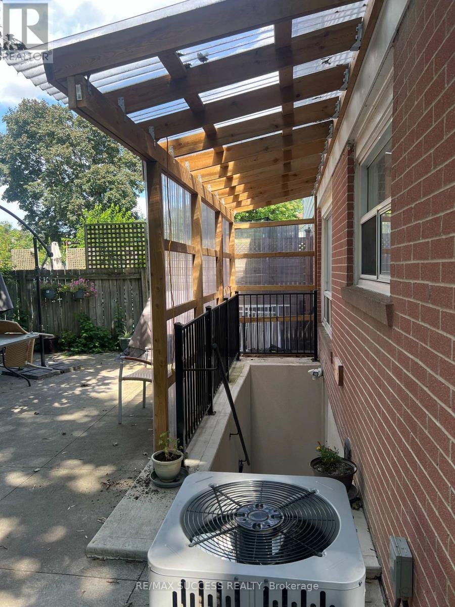 BASEMENT-583 Tedwyn Drive, Mississauga, ON, L5A 1K1 - 2