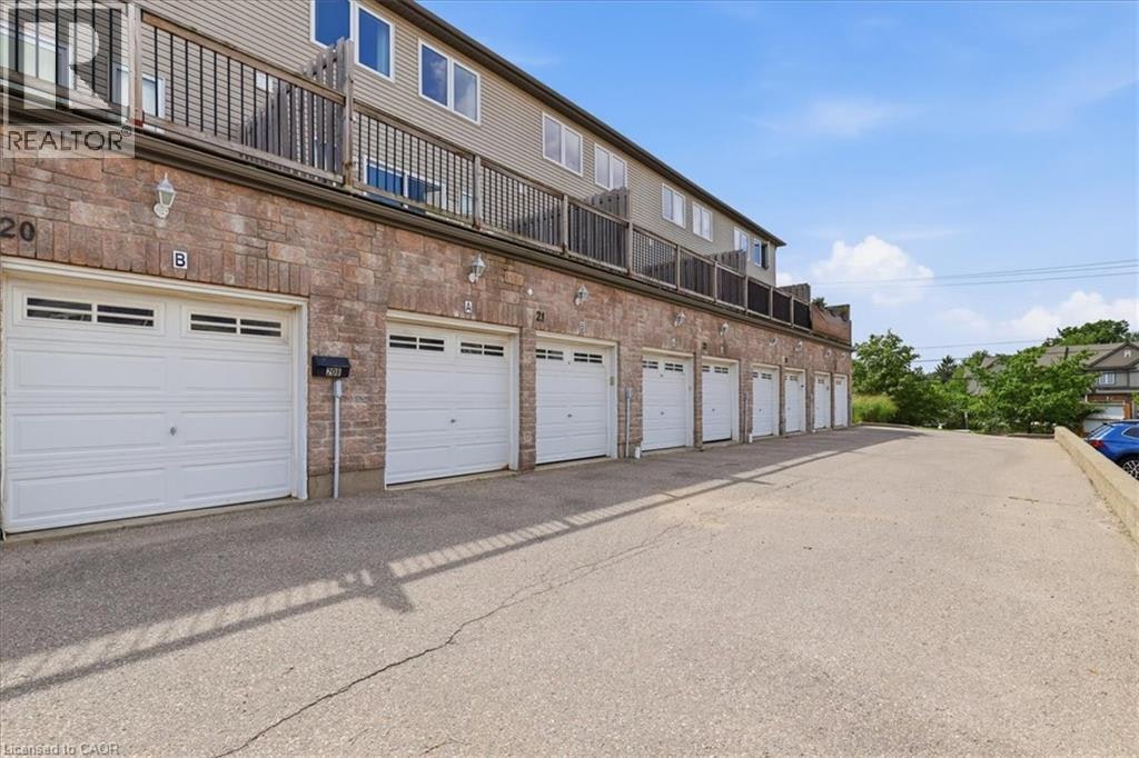 21B-975 Strasburg Road, Kitchener, ON, N2E 0A8