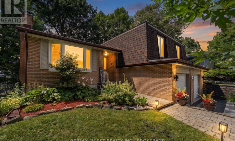 907 Pembridge Crescent