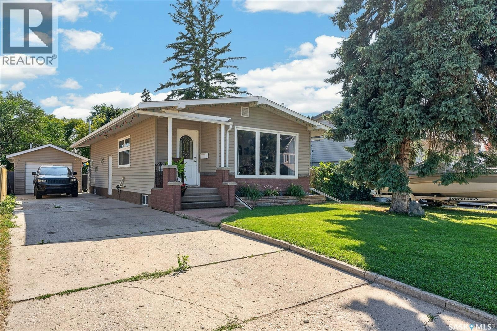 529 Athabasca Street W, Moose Jaw, SK, S6H 2C5