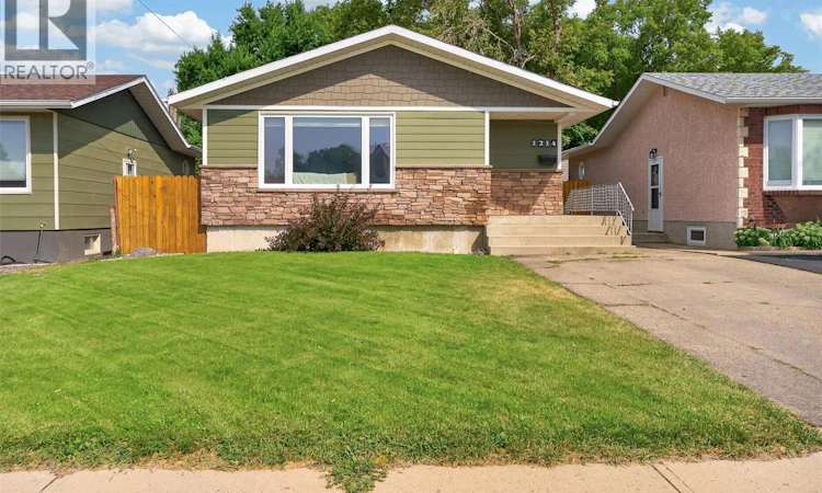 1214 Grandview Street W