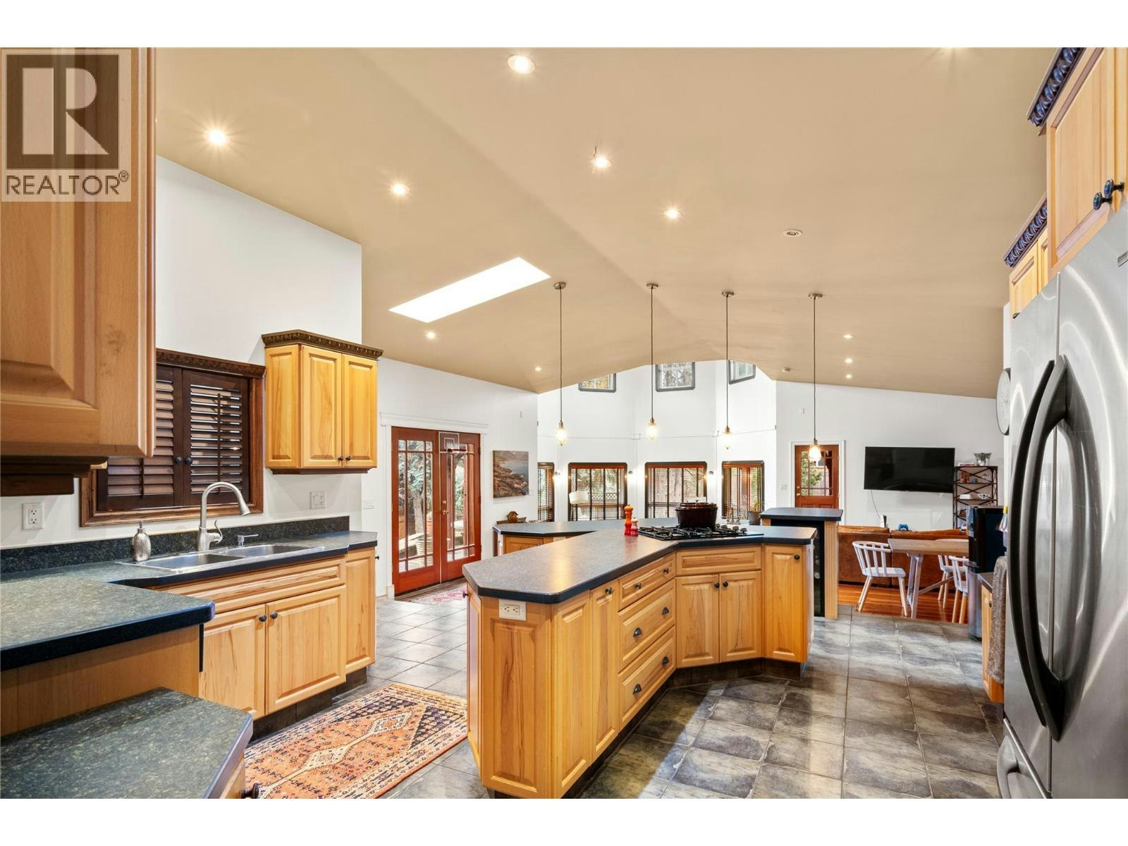 335 Middle Bench Road, Penticton, BC, V2A 8S8 - 11
