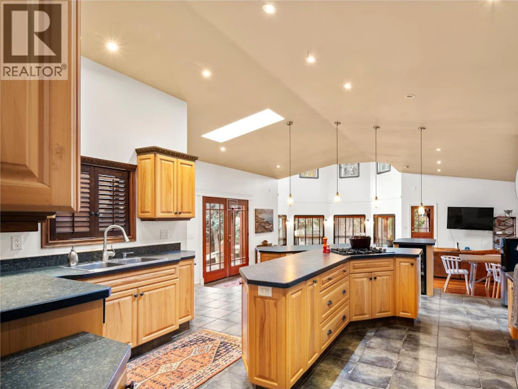 335 Middle Bench Road, Penticton, BC, V2A 8S8 - 11
