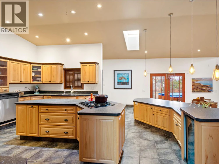 335 Middle Bench Road, Penticton, BC, V2A 8S8 - 10