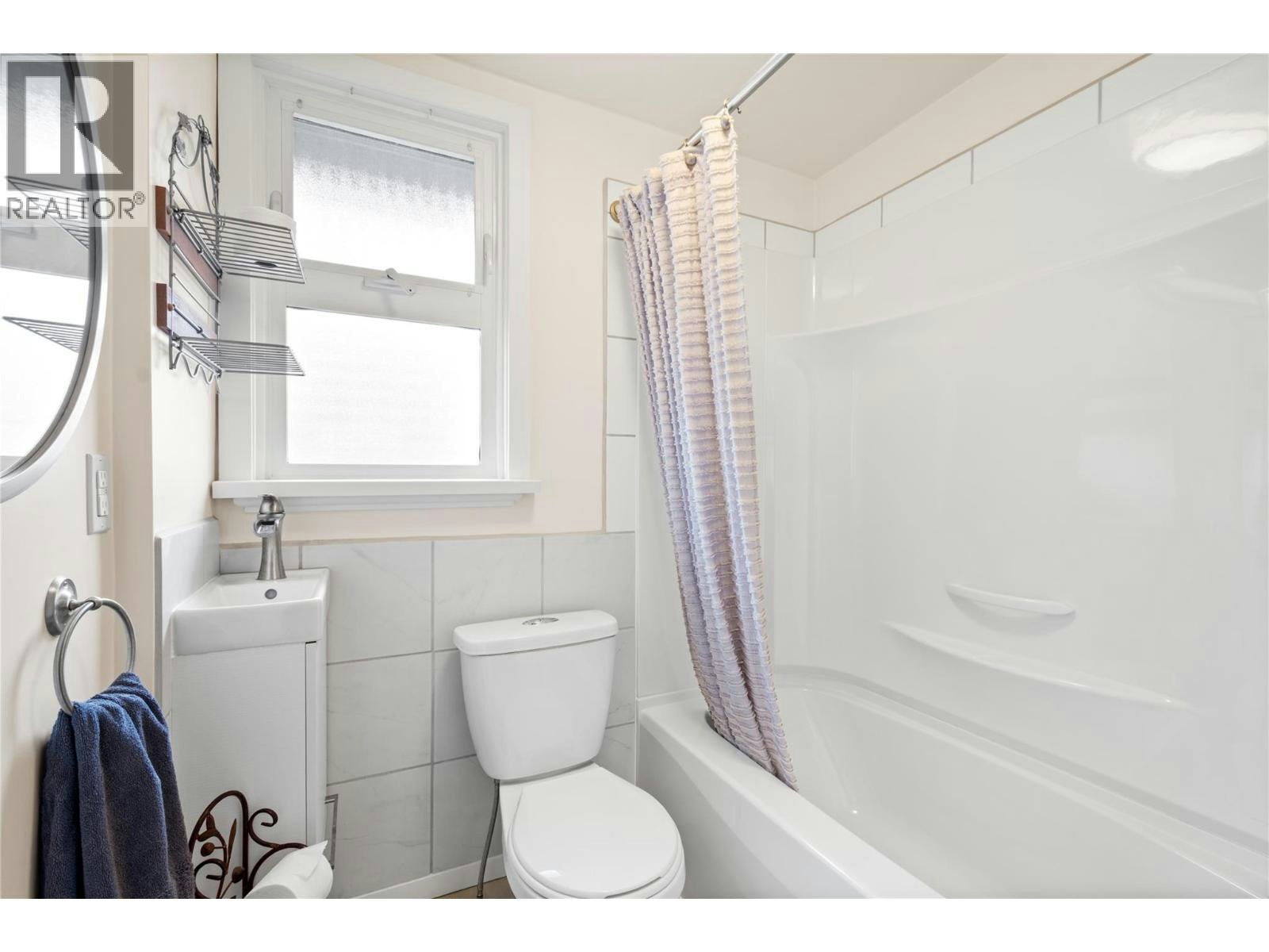335 Middle Bench Road, Penticton, BC, V2A 8S8 - 18