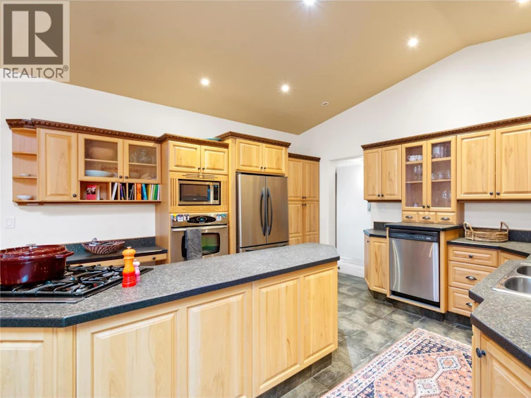 335 Middle Bench Road, Penticton, BC, V2A 8S8 - 12