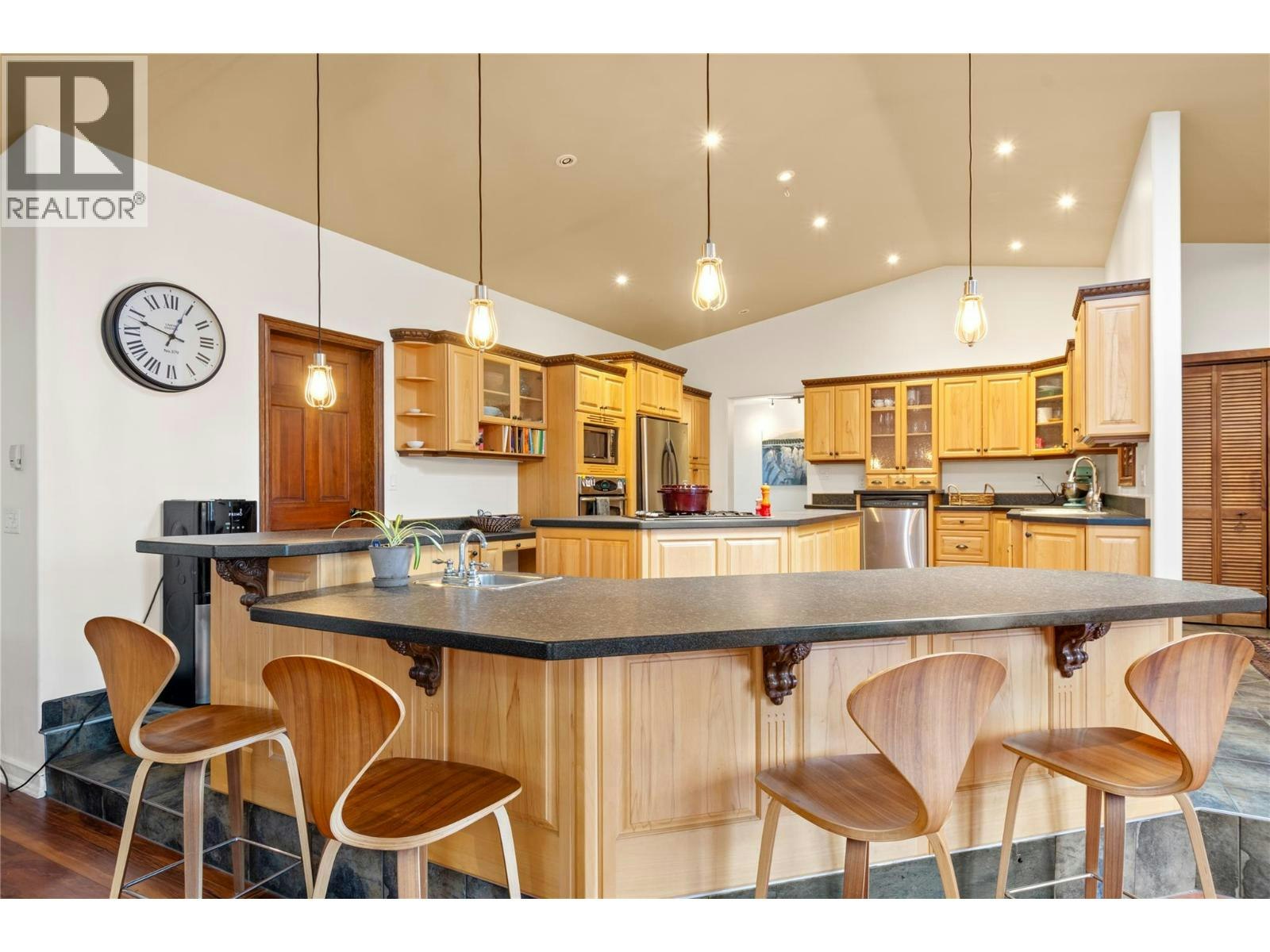 335 Middle Bench Road, Penticton, BC, V2A 8S8 - 9