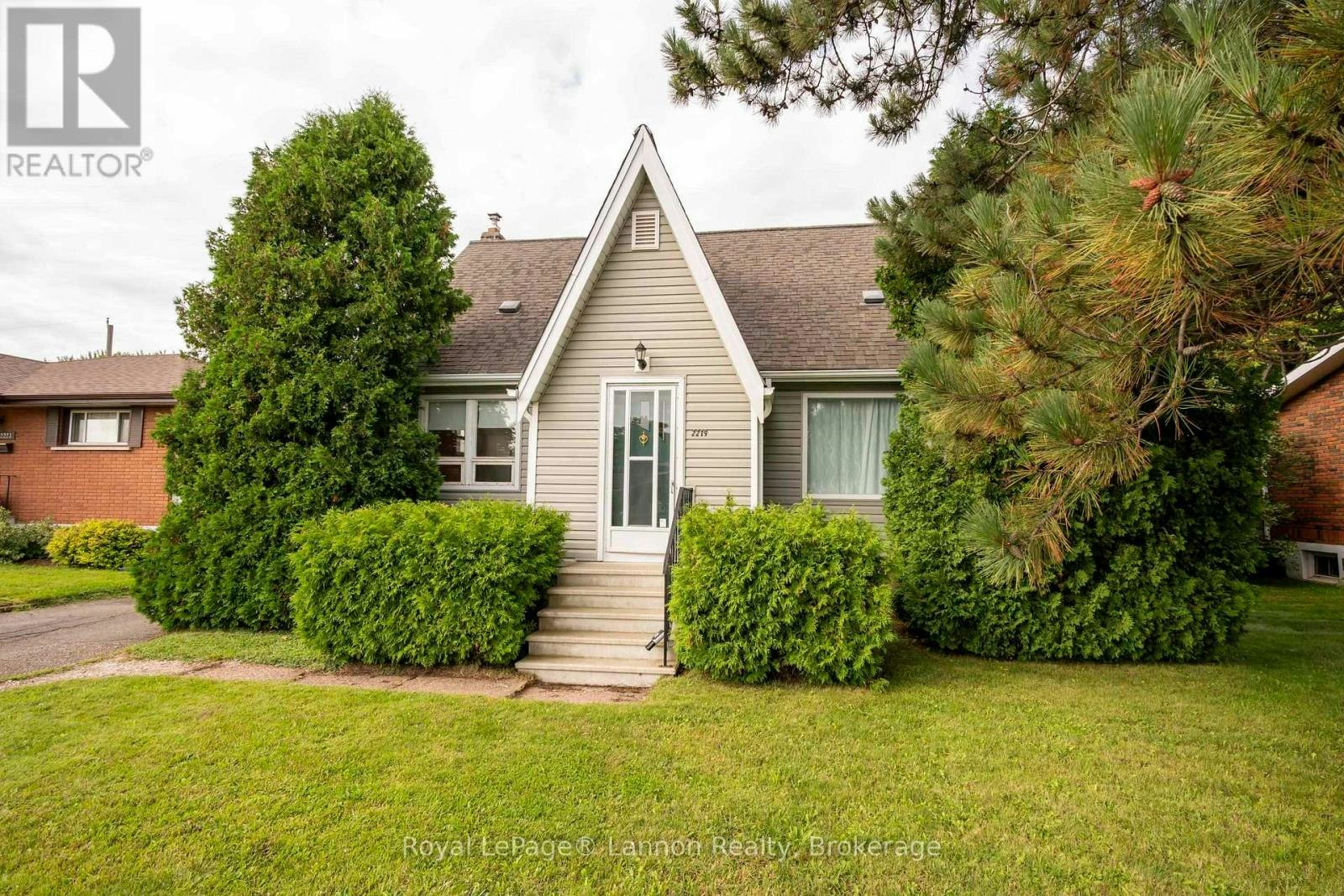 2219 Arthur Street E, Thunder Bay, ON, P7E 5P3
